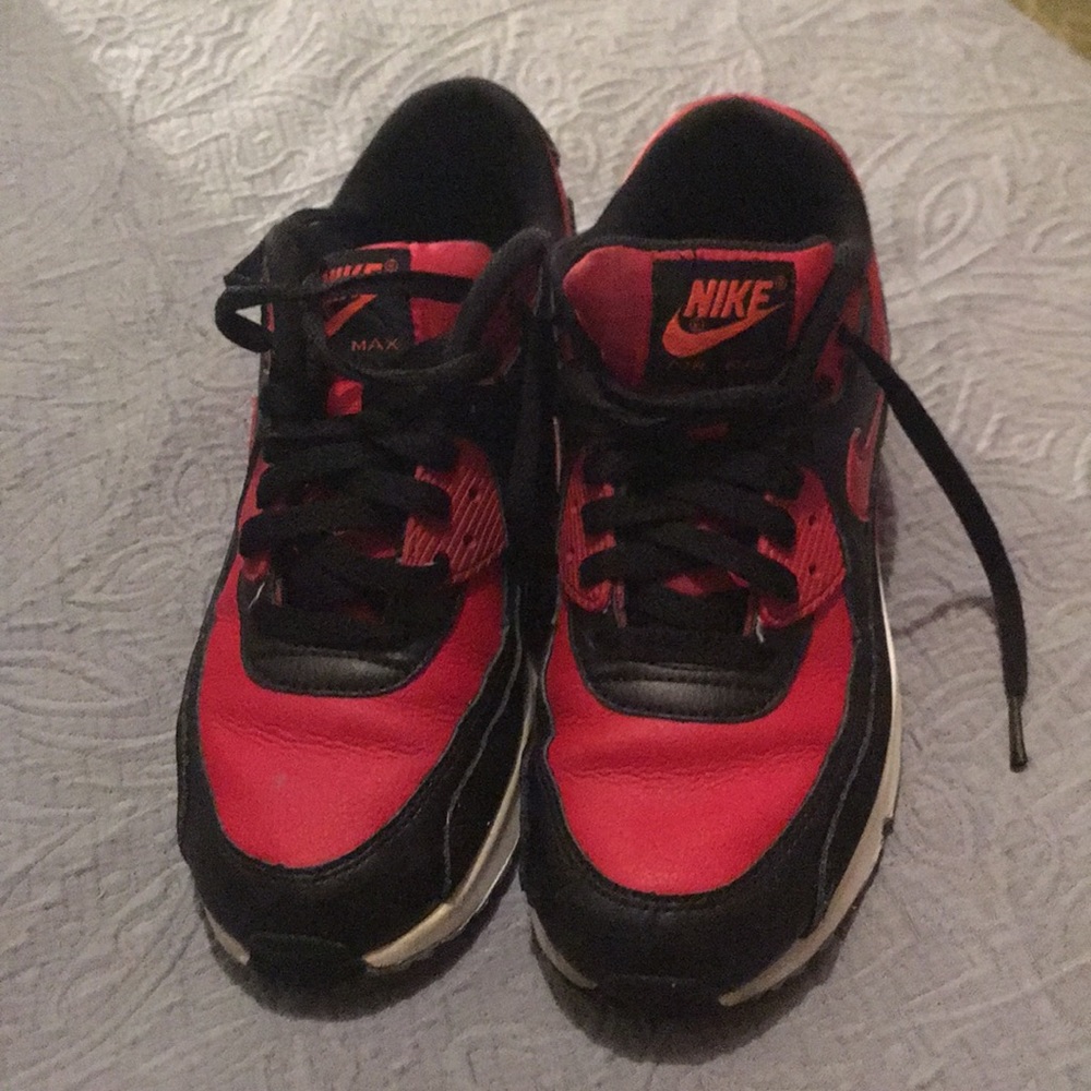 A red and black Air Max Nike size 7 Y